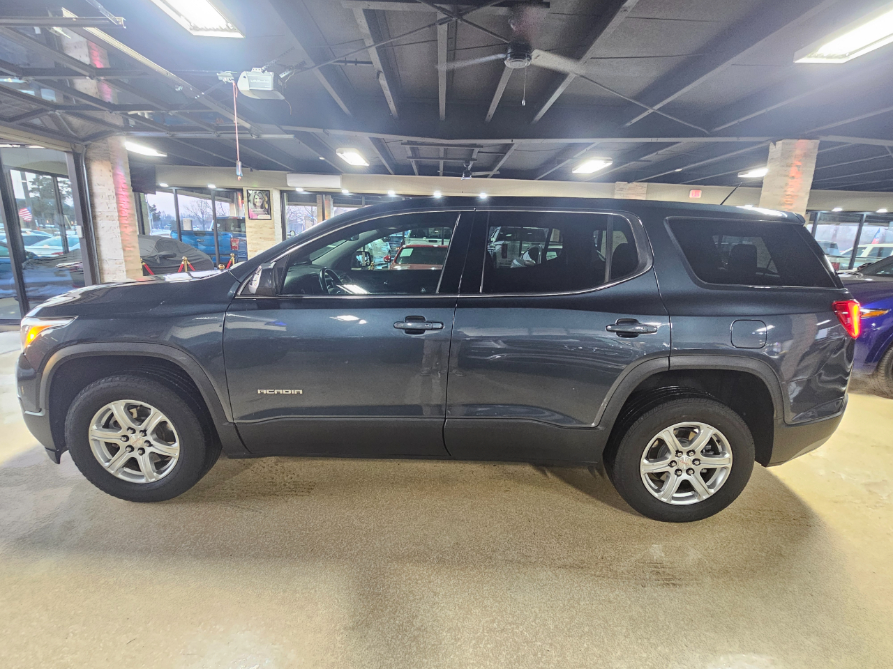 GMC Acadia FWD 4dr SLE w/SLE-1 2019