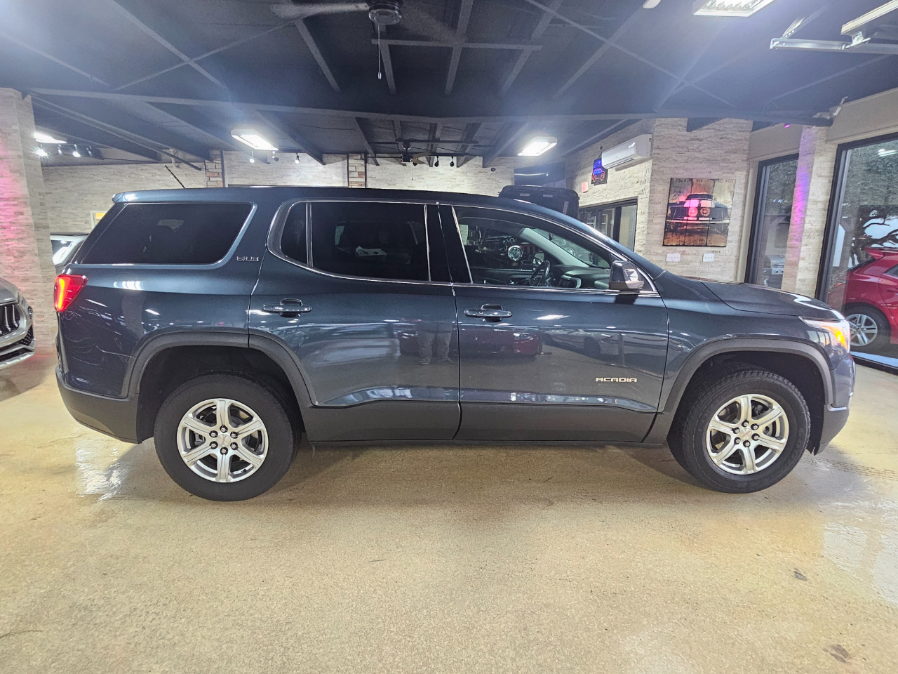 GMC Acadia FWD 4dr SLE w/SLE-1 2019