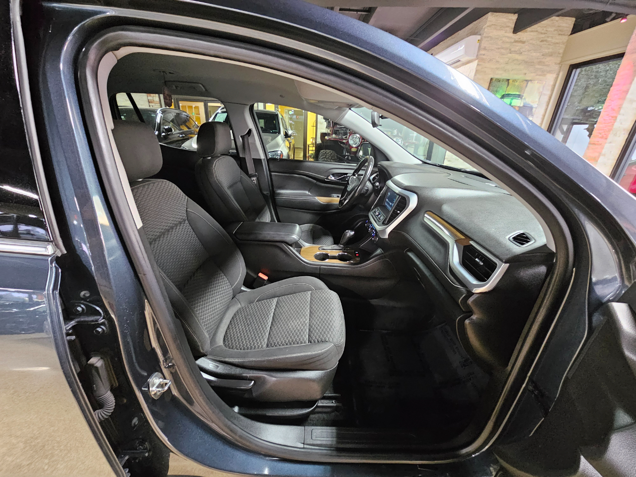 GMC Acadia FWD 4dr SLE w/SLE-1 2019