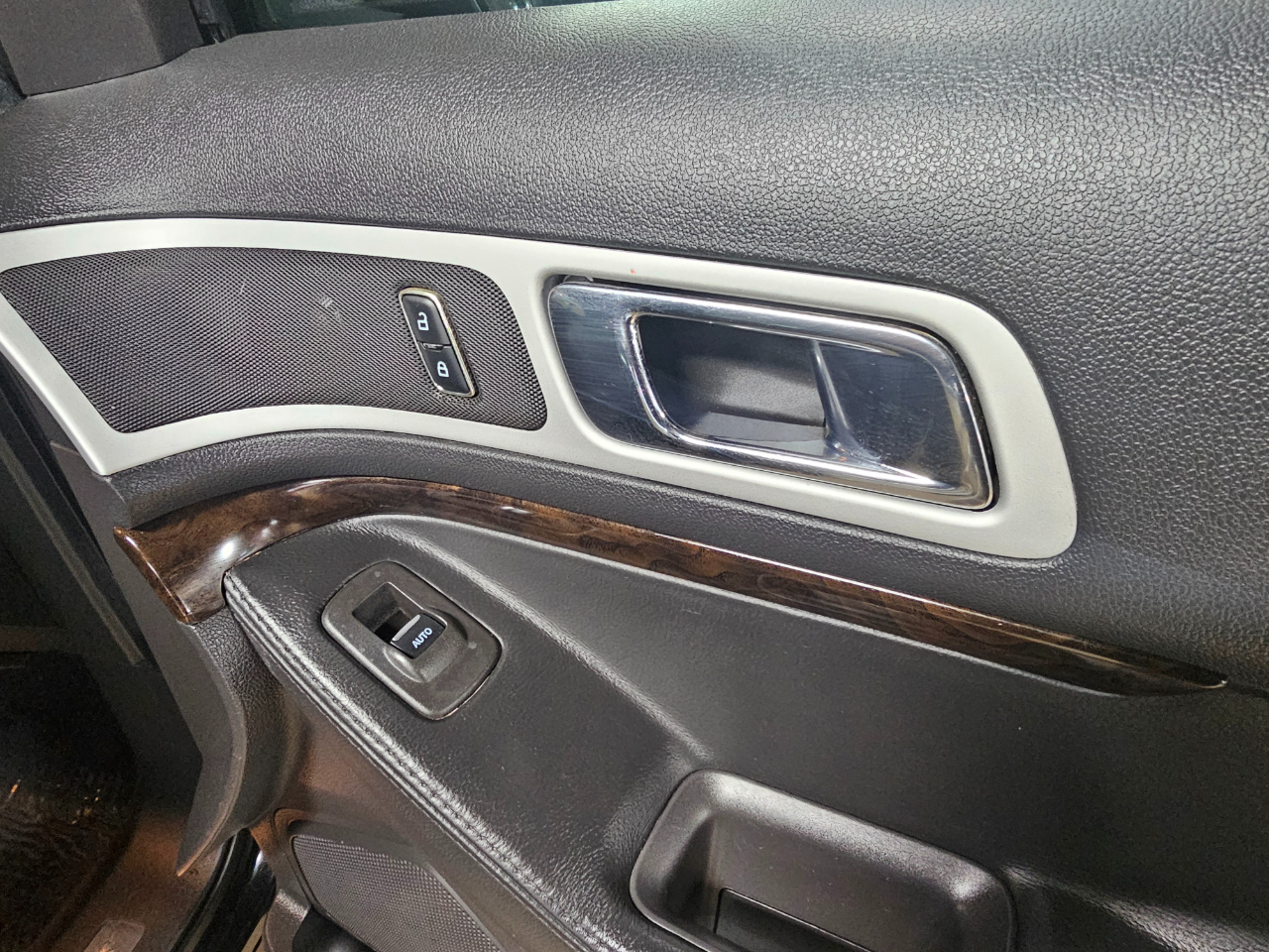 Ford Explorer FWD 4dr Limited 2011