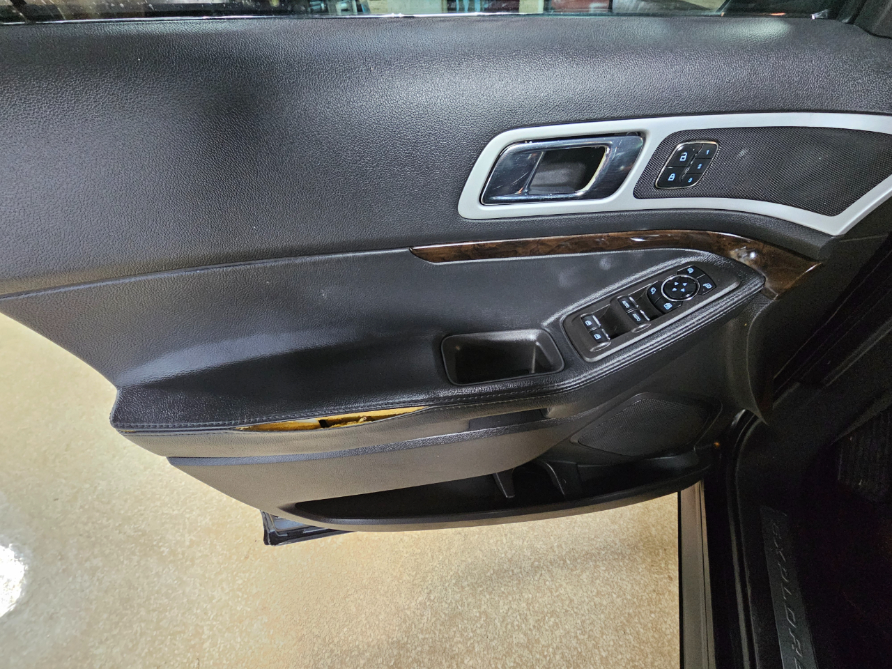 Ford Explorer FWD 4dr Limited 2011