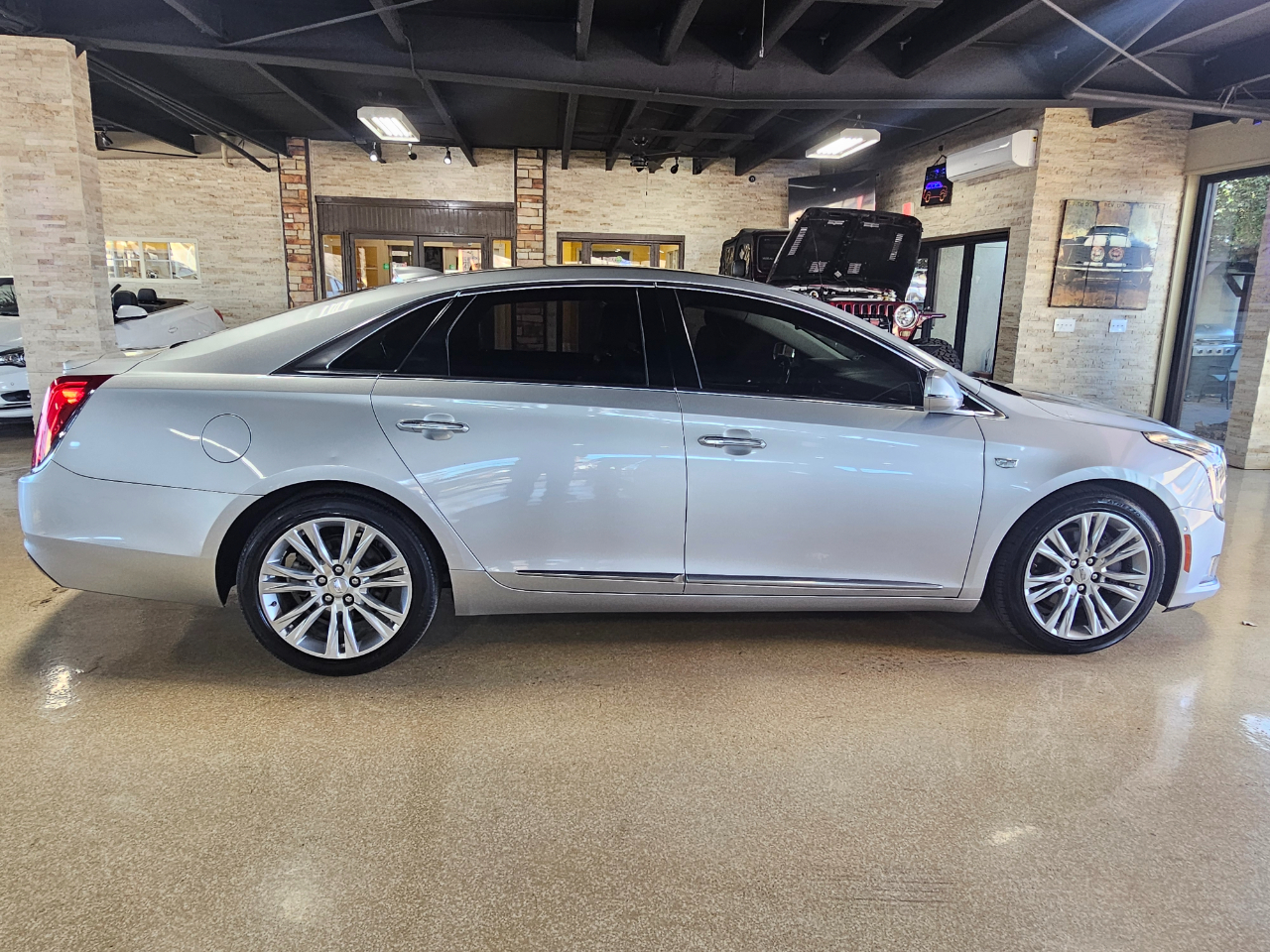 Cadillac XTS 4dr Sdn Luxury FWD 2019