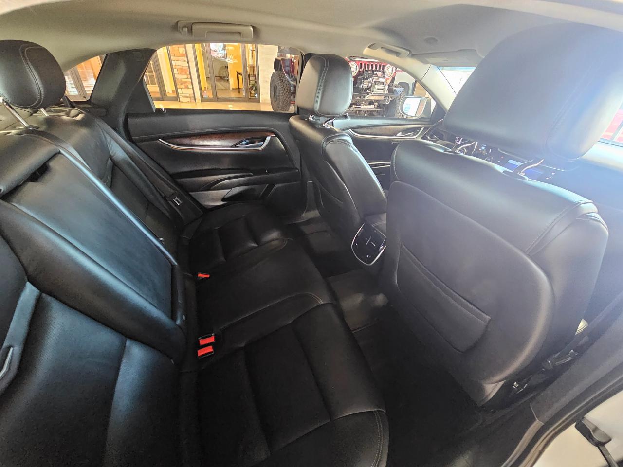 Cadillac XTS 4dr Sdn Luxury FWD 2019