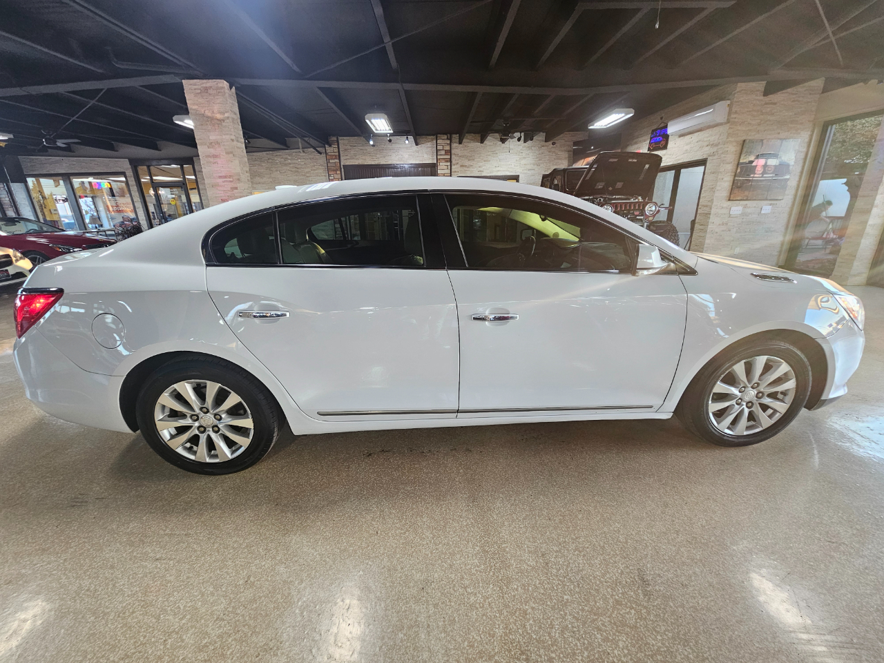 Buick LaCrosse 4dr Sdn Leather FWD 2015