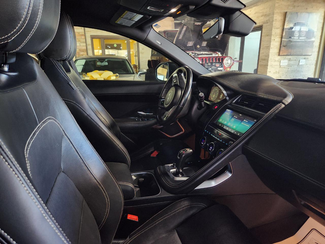 Jaguar E-Pace P300 AWD R-Dynamic HSE 2018