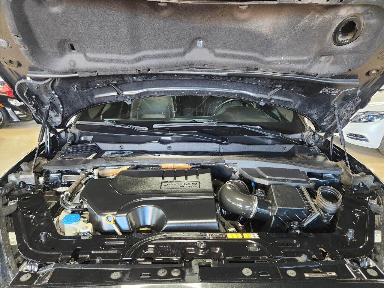 Jaguar E-Pace P300 AWD R-Dynamic HSE 2018