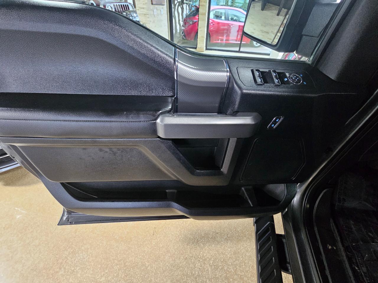 Ford F-150 4WD SuperCrew 145" XLT 2016