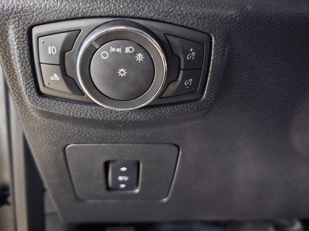 Ford F-150 4WD SuperCrew 145" XLT 2016