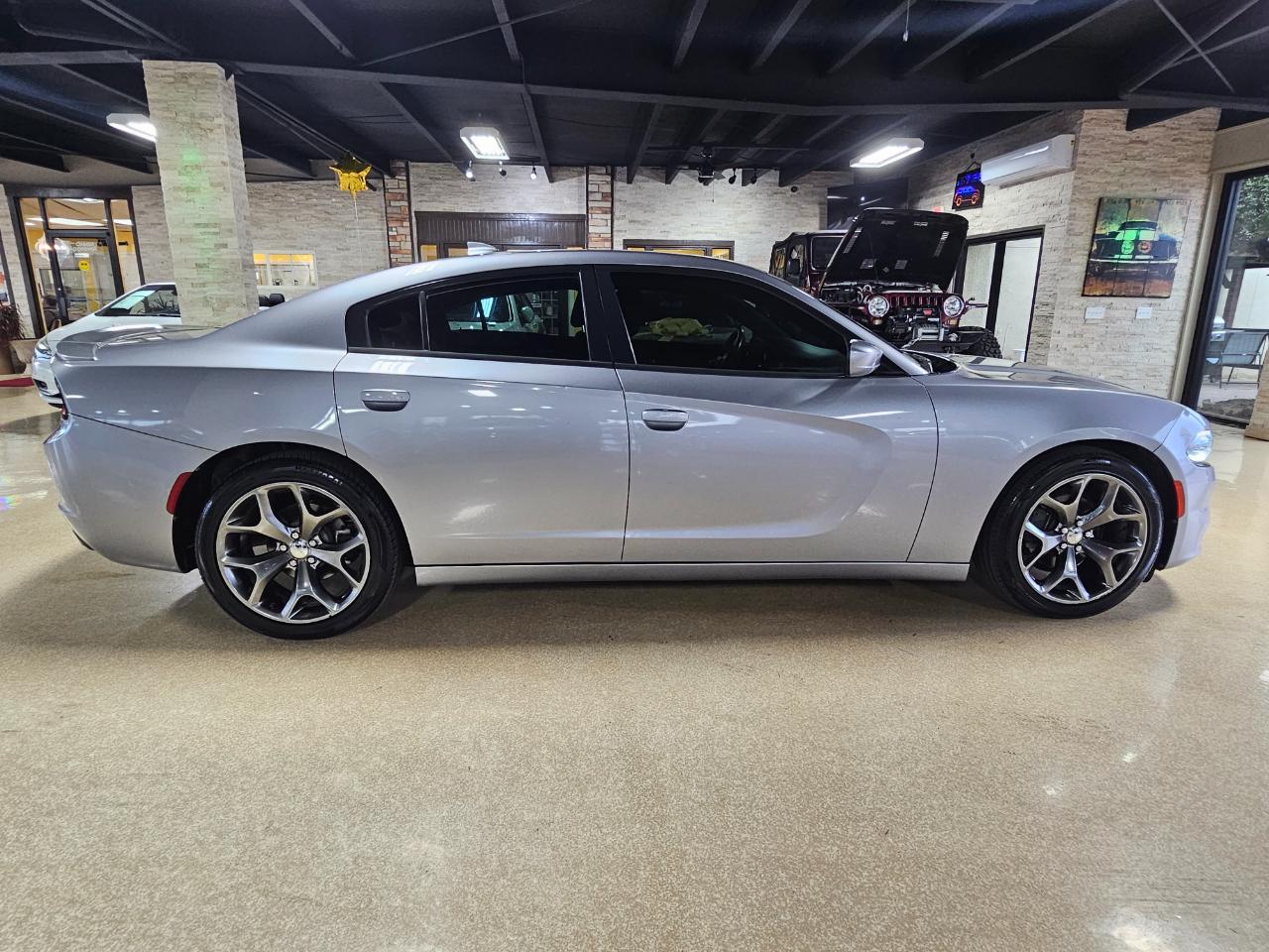 Dodge Charger 4dr Sdn SXT RWD 2016