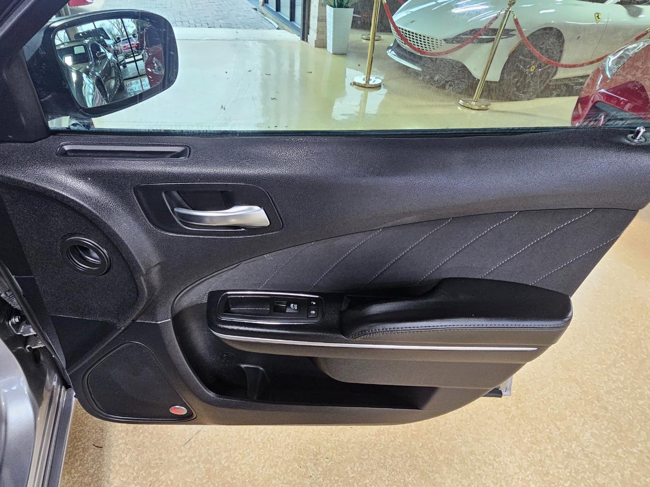 Dodge Charger 4dr Sdn SXT RWD 2016