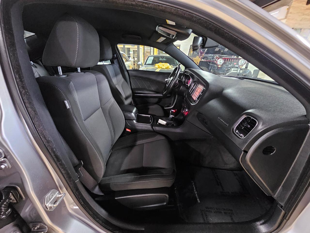 Dodge Charger 4dr Sdn SXT RWD 2016