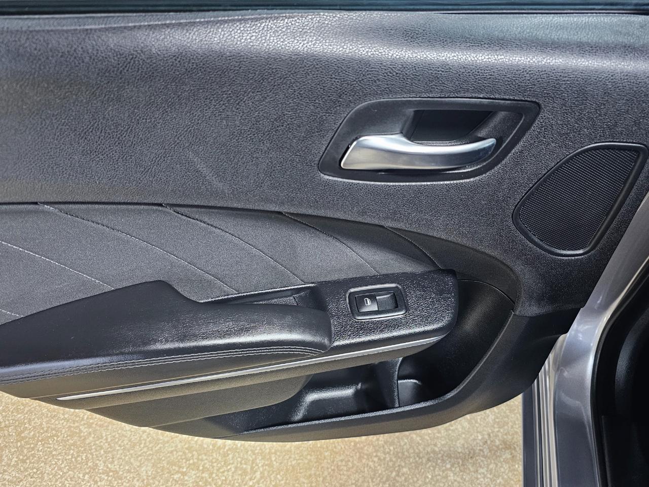 Dodge Charger 4dr Sdn SXT RWD 2016