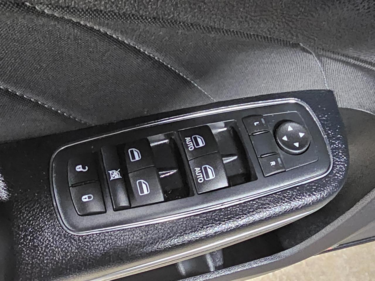 Dodge Charger 4dr Sdn SXT RWD 2016