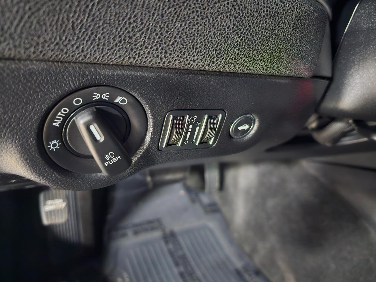 Dodge Charger 4dr Sdn SXT RWD 2016