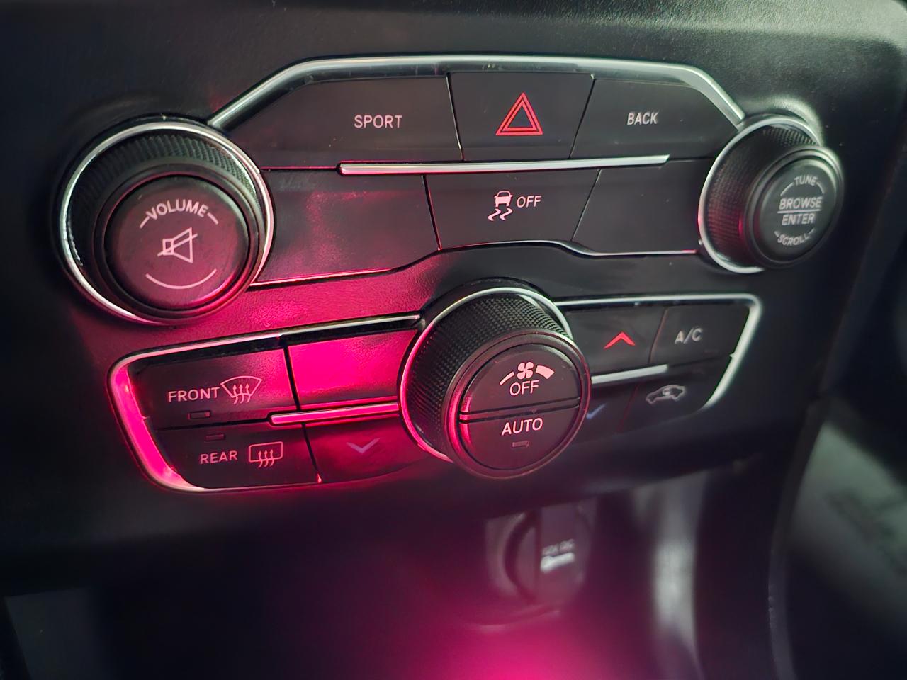 Dodge Charger 4dr Sdn SXT RWD 2016