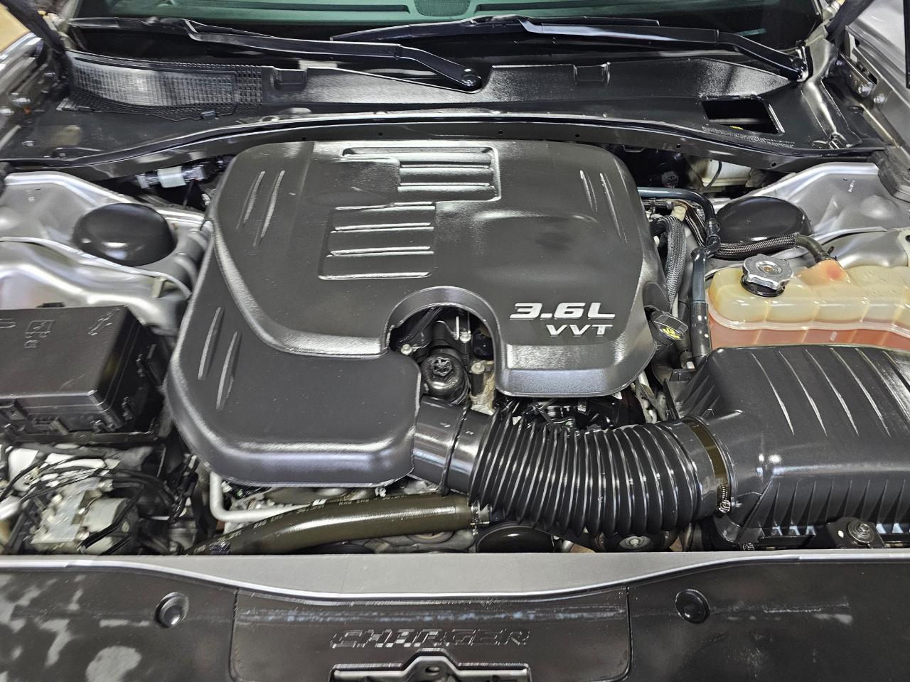 Dodge Charger 4dr Sdn SXT RWD 2016