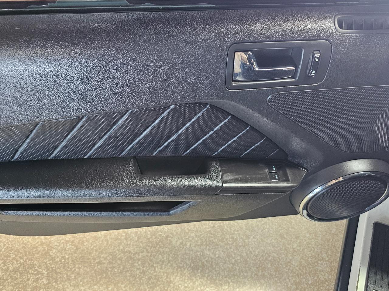 Ford Mustang 2dr Cpe V6 Premium 2012