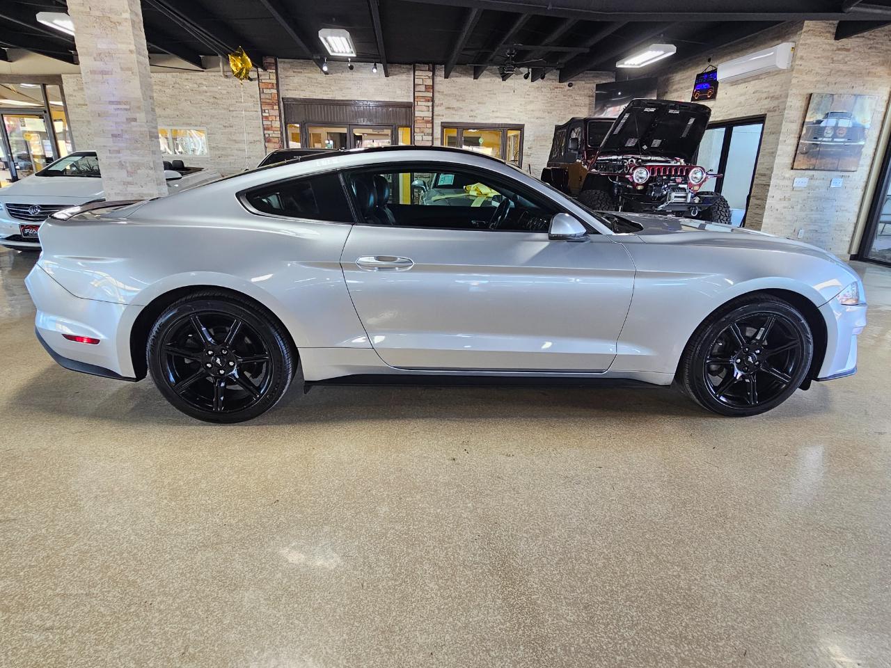 Ford Mustang EcoBoost Fastback 2019