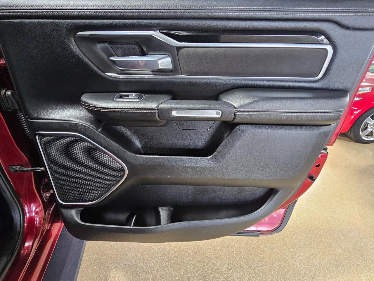 RAM 1500 Laramie 4x4 Crew Cab 5'7" Box 2019