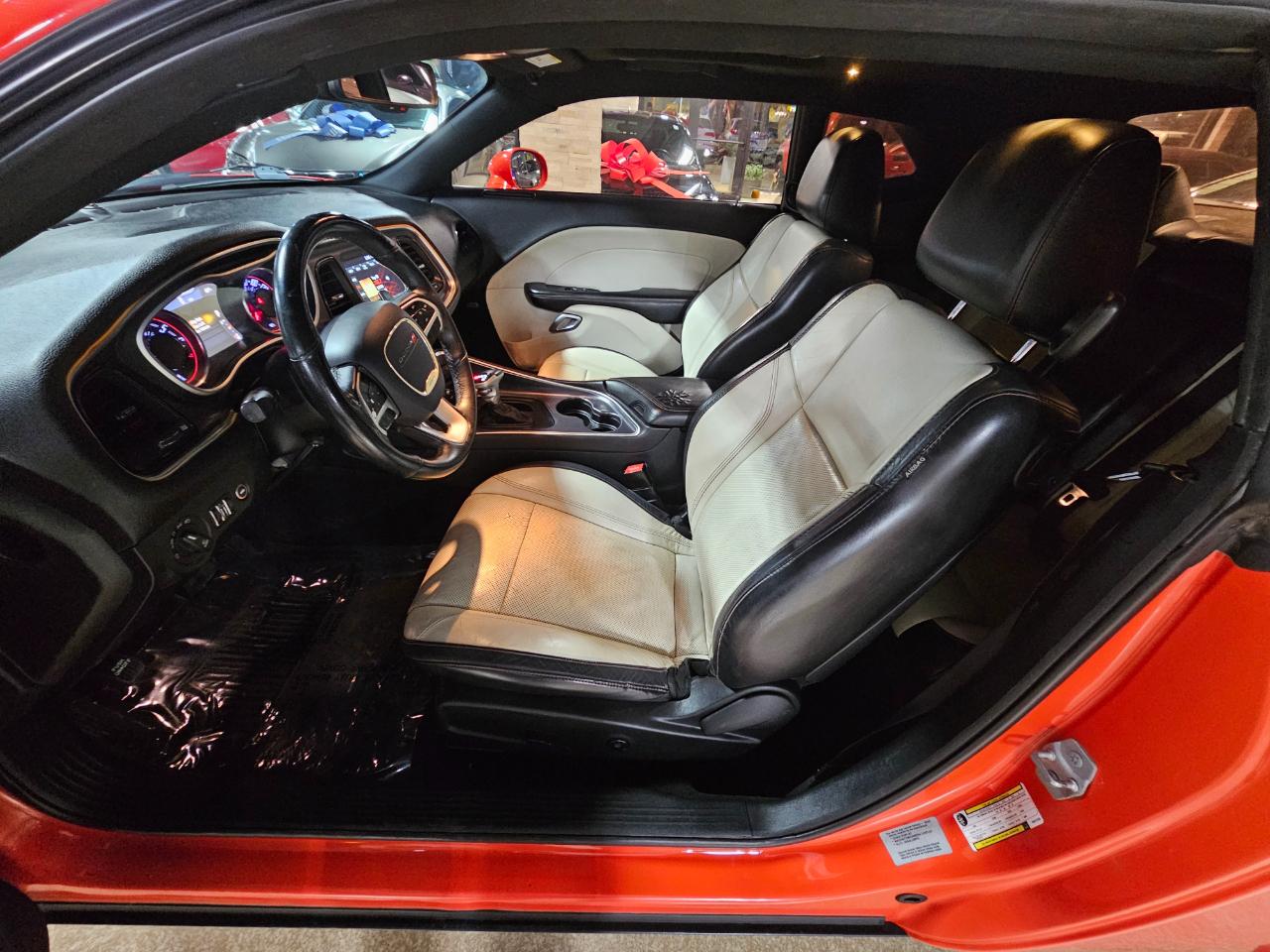 Dodge Challenger SXT Plus Coupe 2017