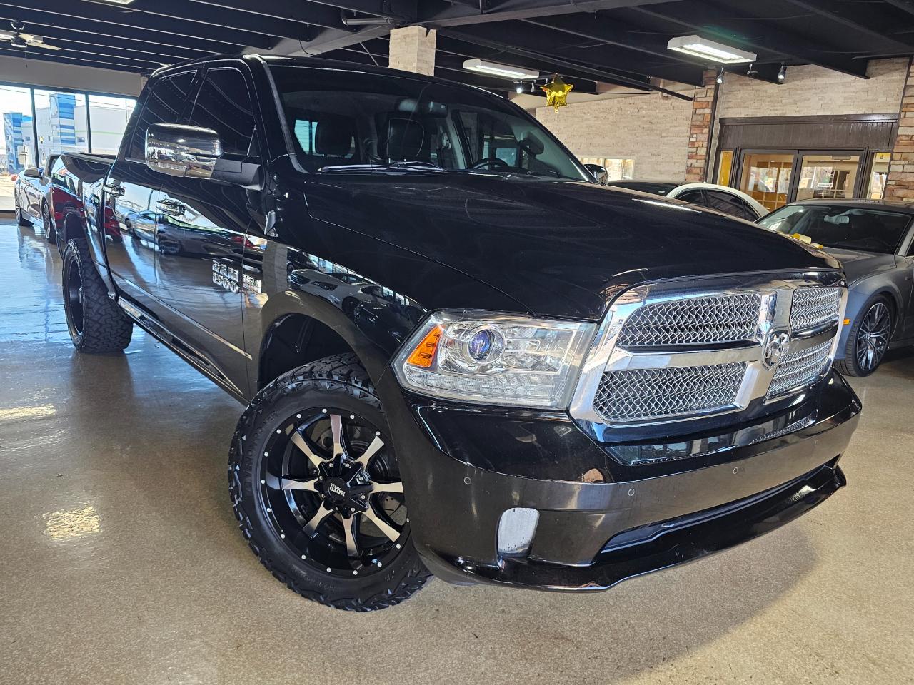 RAM 1500 4WD Crew Cab 140.5" Laramie Limited 2015