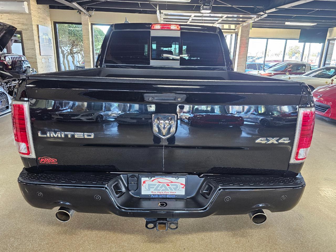 RAM 1500 4WD Crew Cab 140.5" Laramie Limited 2015