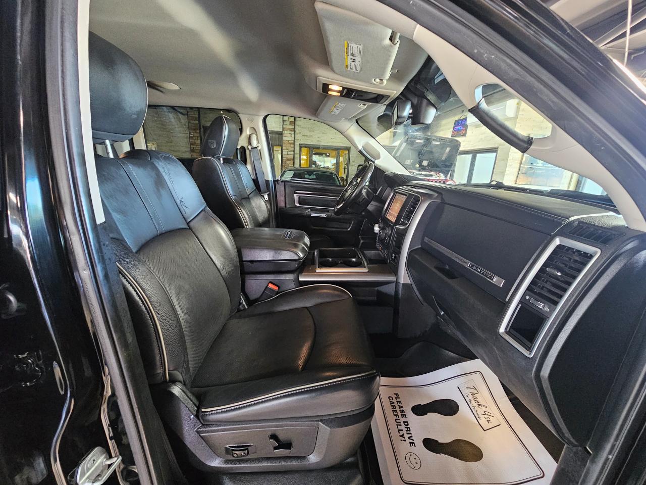 RAM 1500 4WD Crew Cab 140.5" Laramie Limited 2015