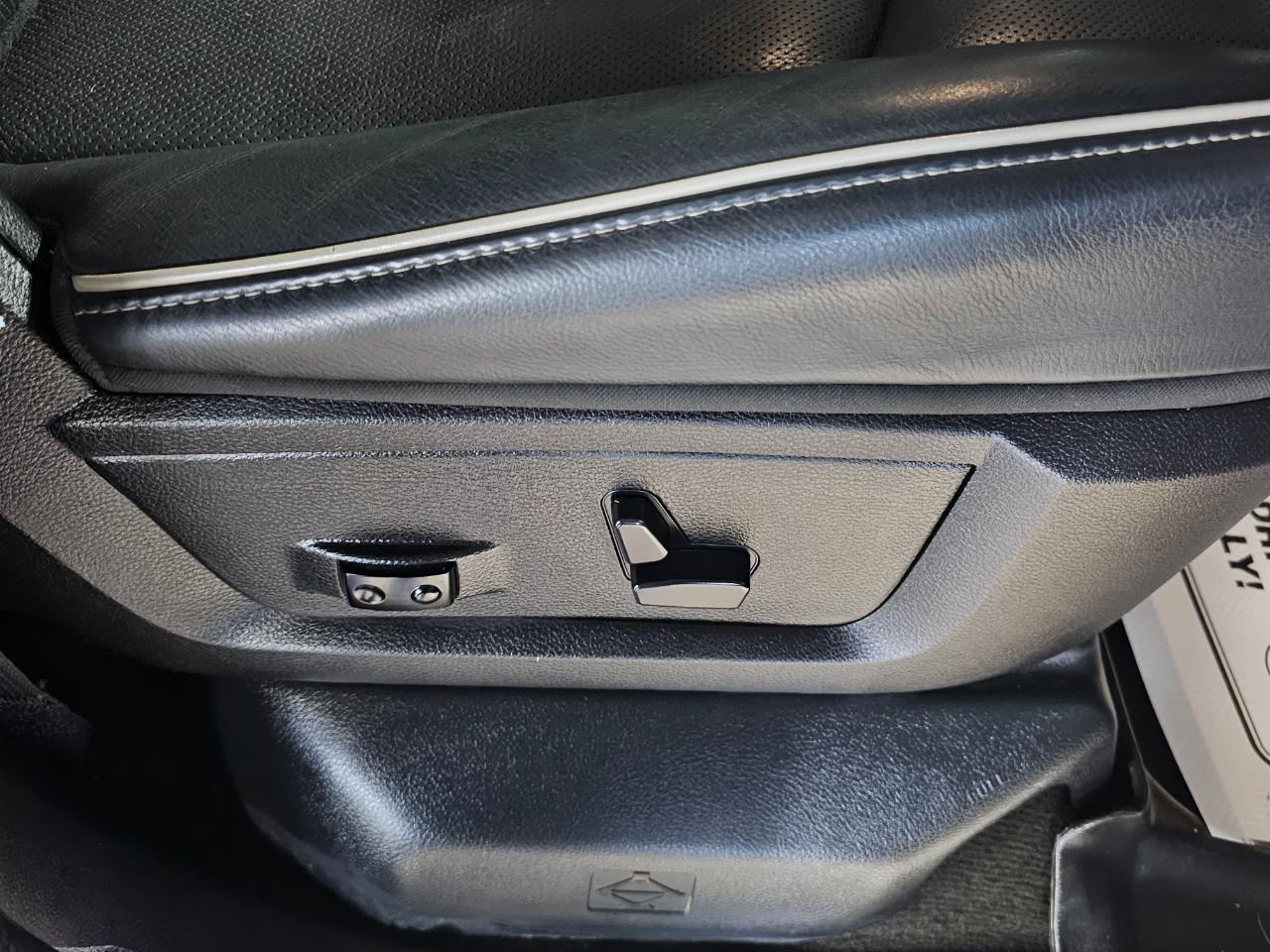 RAM 1500 4WD Crew Cab 140.5" Laramie Limited 2015