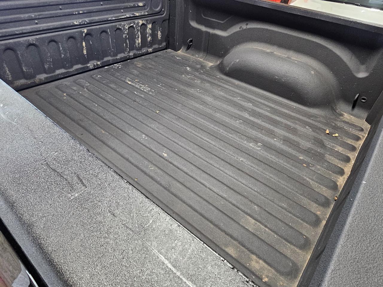 RAM 1500 4WD Crew Cab 140.5" Laramie Limited 2015