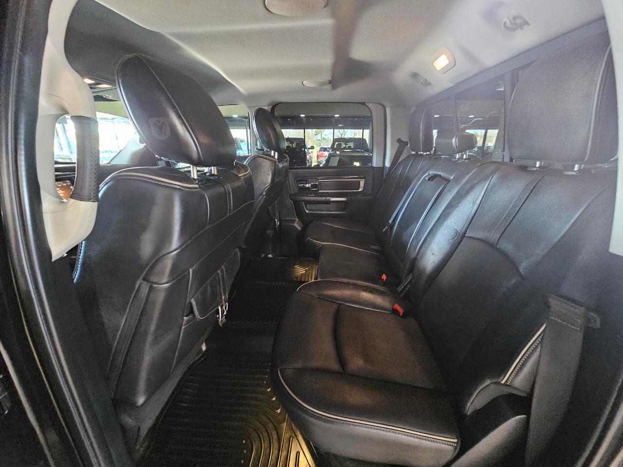 RAM 1500 4WD Crew Cab 140.5" Laramie Limited 2015