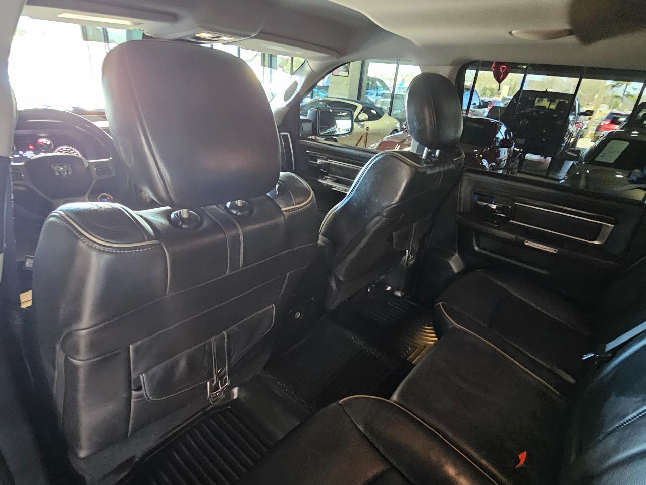 RAM 1500 4WD Crew Cab 140.5" Laramie Limited 2015