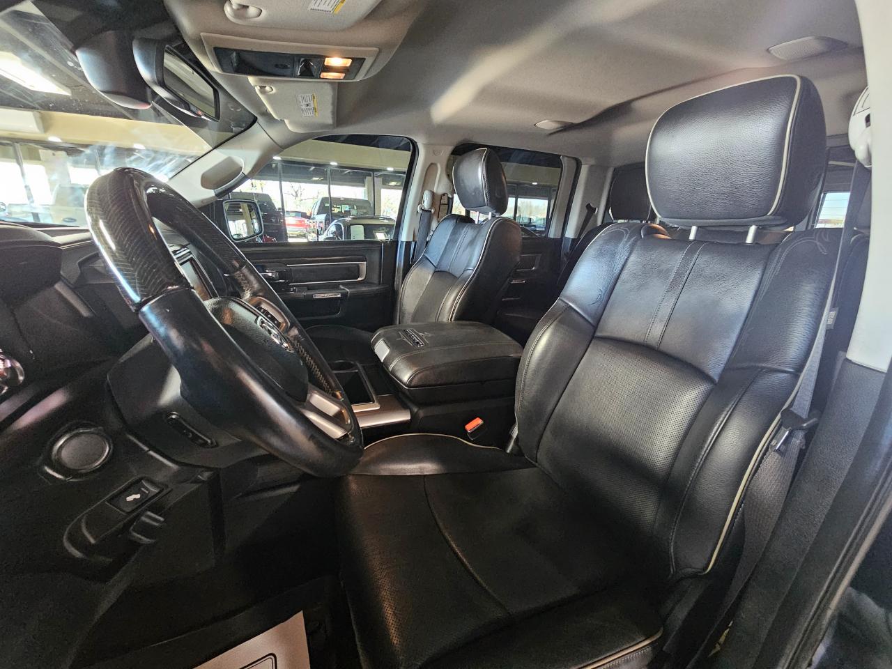 RAM 1500 4WD Crew Cab 140.5" Laramie Limited 2015