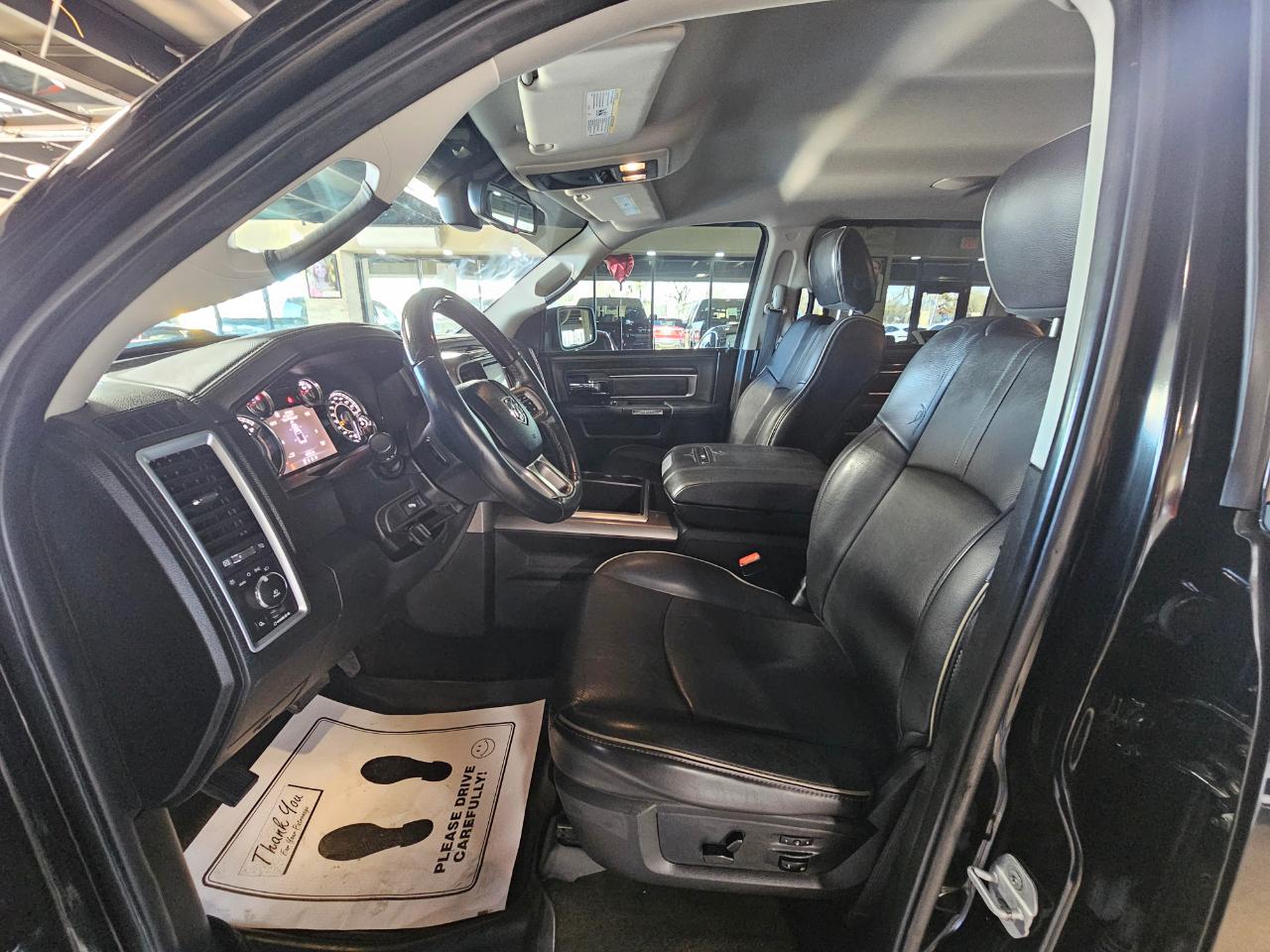 RAM 1500 4WD Crew Cab 140.5" Laramie Limited 2015