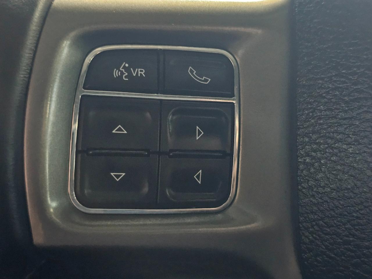 RAM 1500 4WD Crew Cab 140.5" Laramie Limited 2015