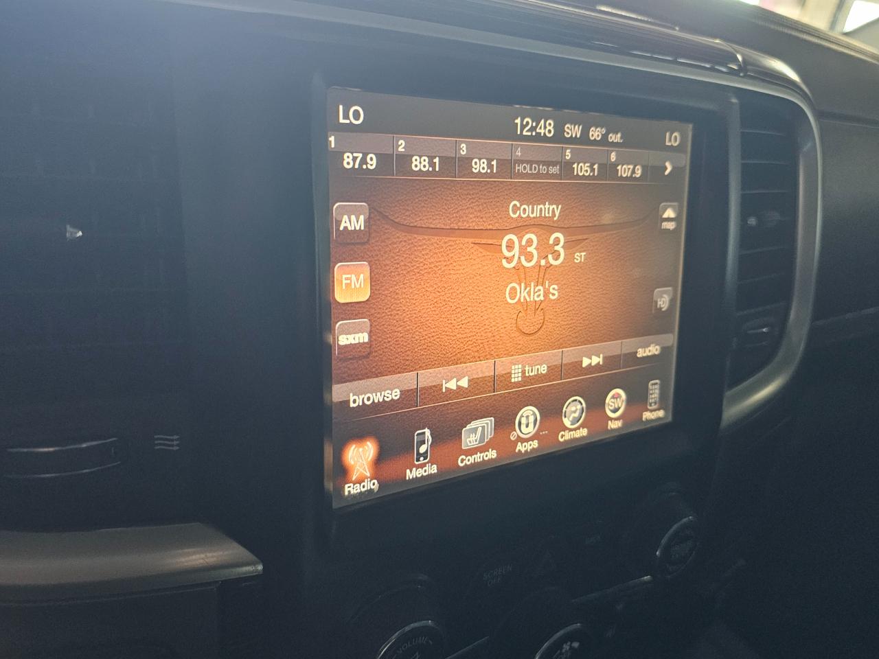 RAM 1500 4WD Crew Cab 140.5" Laramie Limited 2015