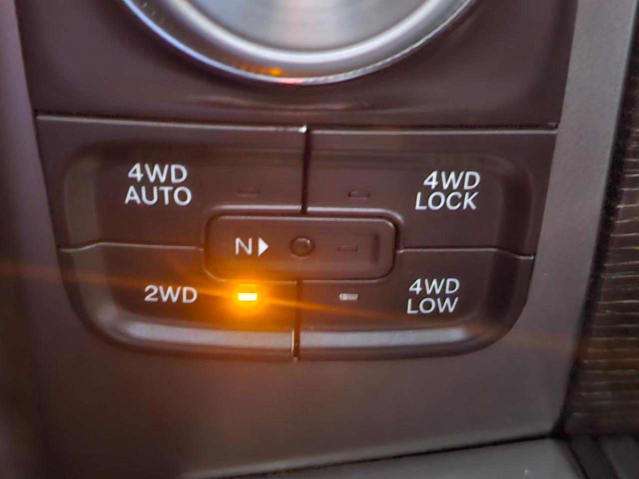 RAM 1500 4WD Crew Cab 140.5" Laramie Limited 2015