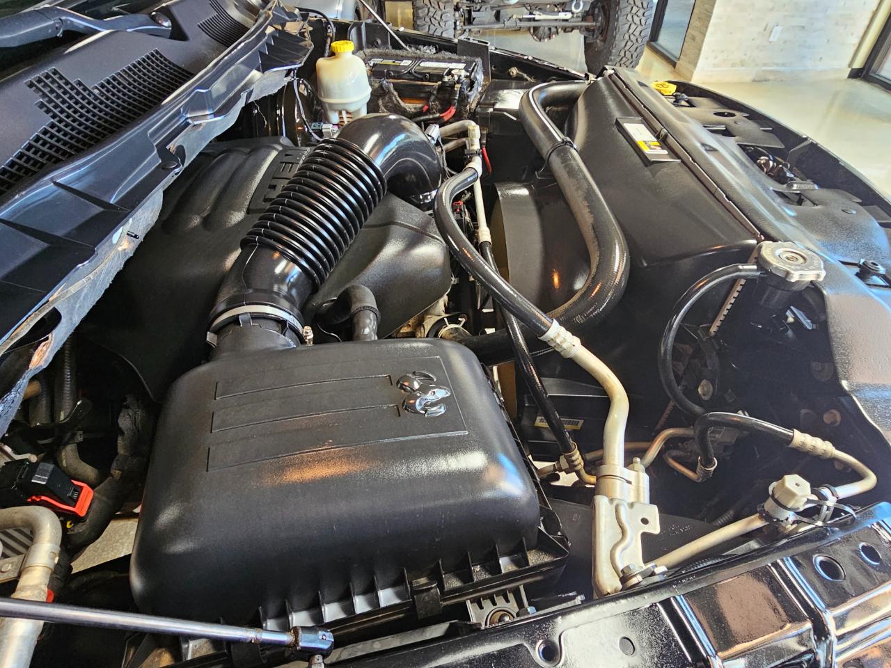 RAM 1500 4WD Crew Cab 140.5" Laramie Limited 2015