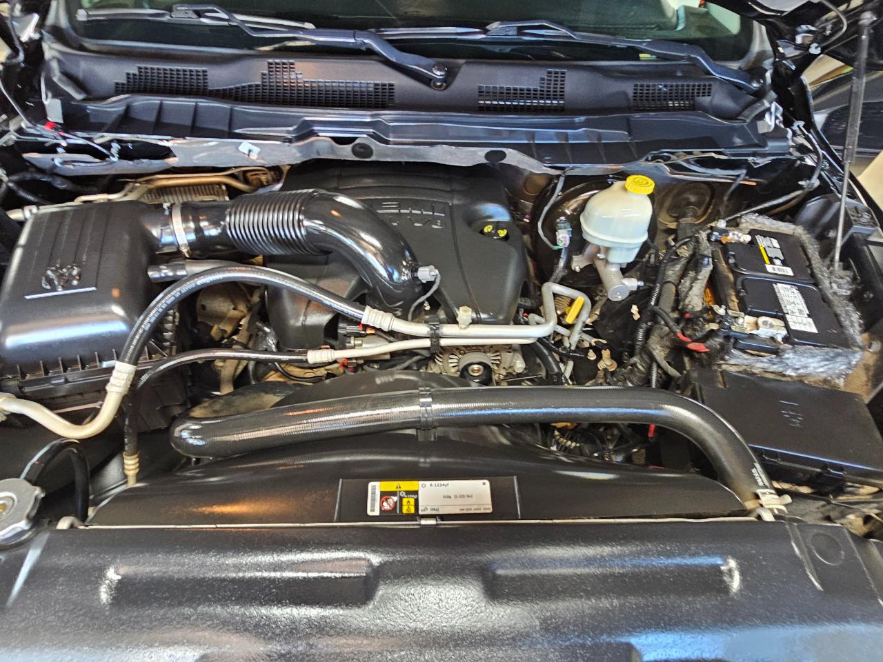 RAM 1500 4WD Crew Cab 140.5" Laramie Limited 2015