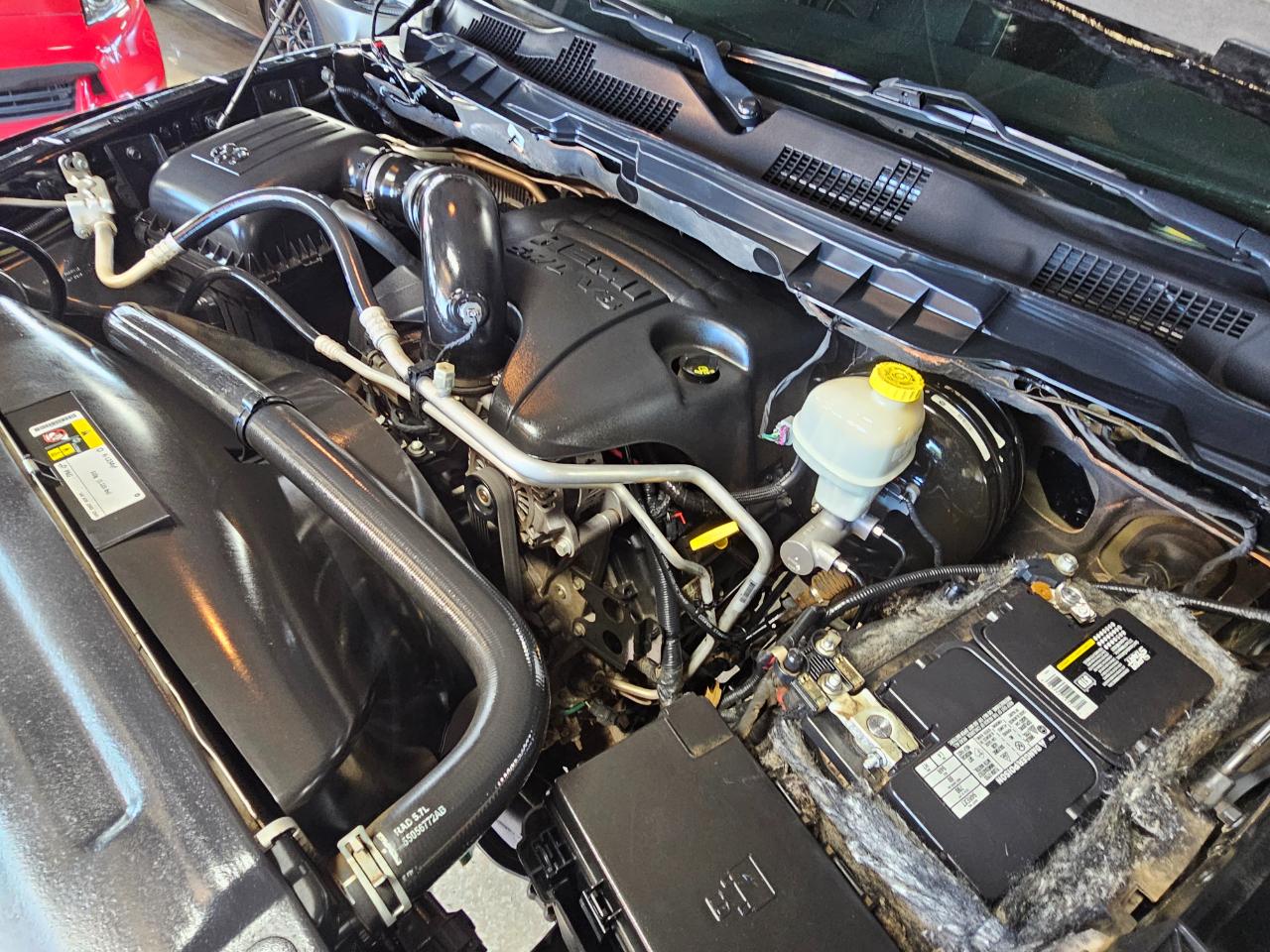 RAM 1500 4WD Crew Cab 140.5" Laramie Limited 2015