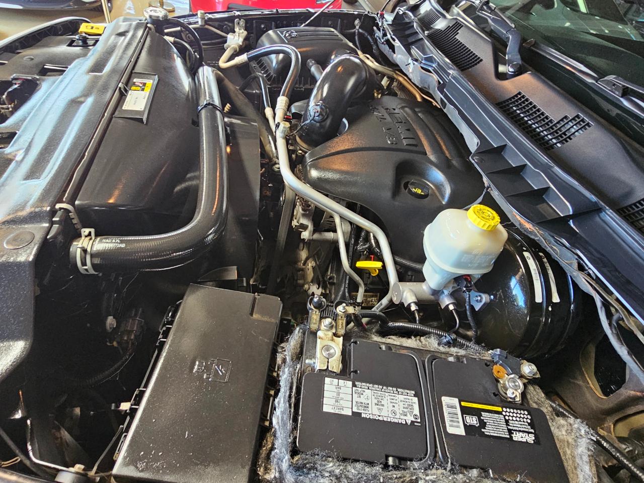 RAM 1500 4WD Crew Cab 140.5" Laramie Limited 2015