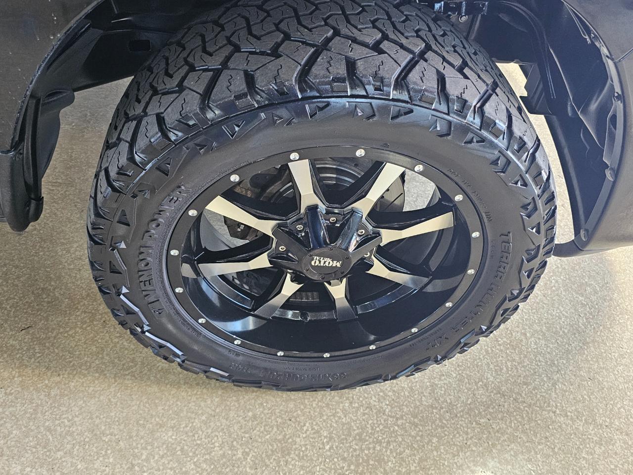 RAM 1500 4WD Crew Cab 140.5" Laramie Limited 2015