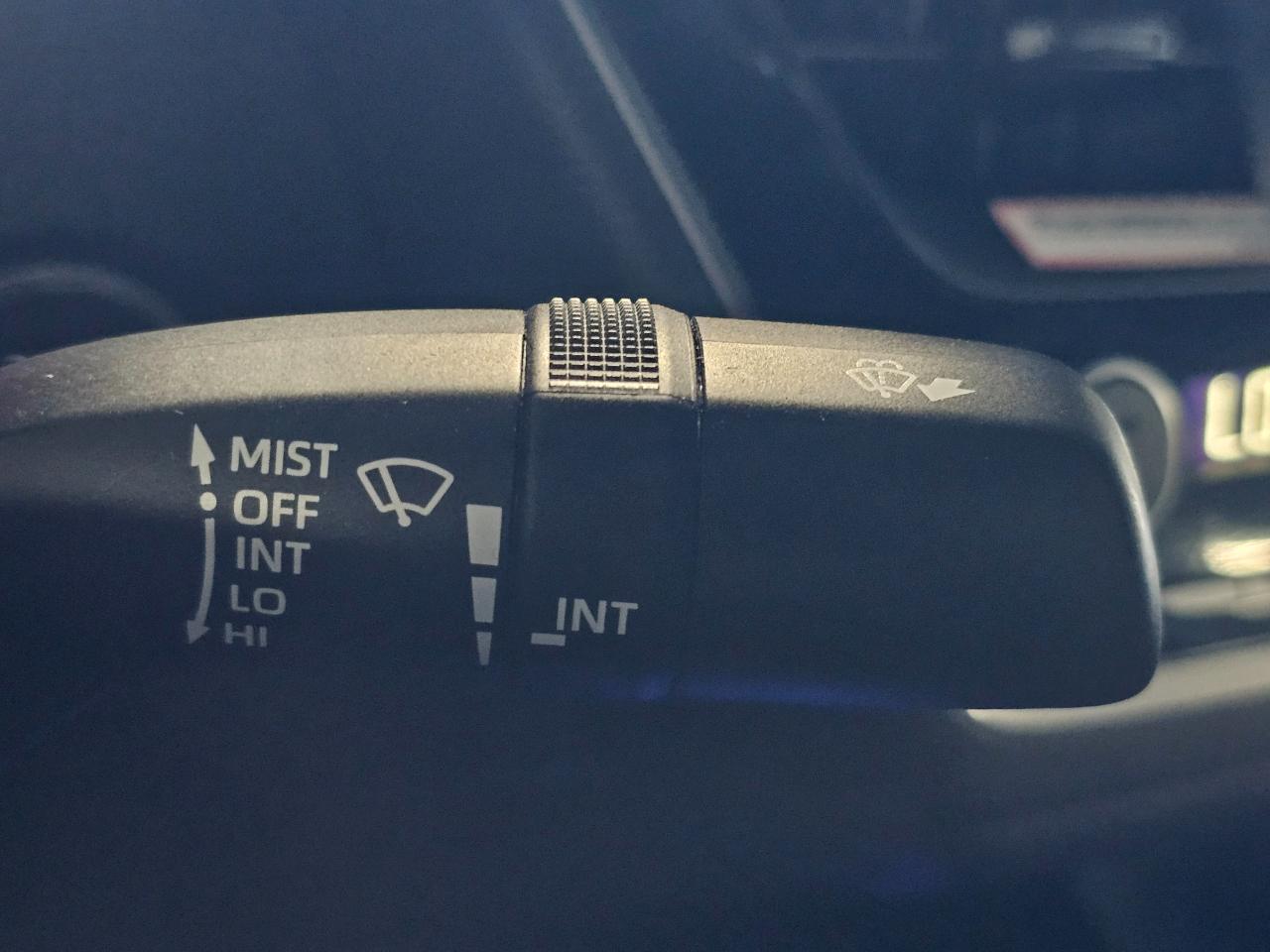 Toyota Corolla SE CVT (Natl) 2024