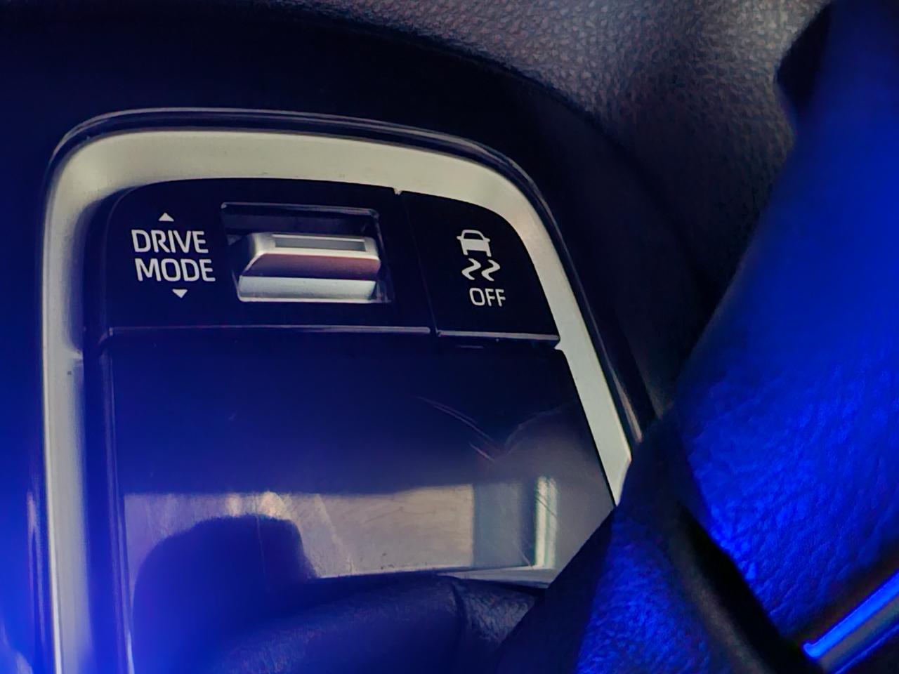 Toyota Corolla SE CVT (Natl) 2024