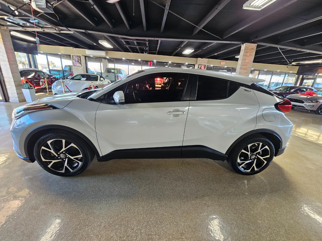 Toyota C-HR LE FWD (Natl) 2020