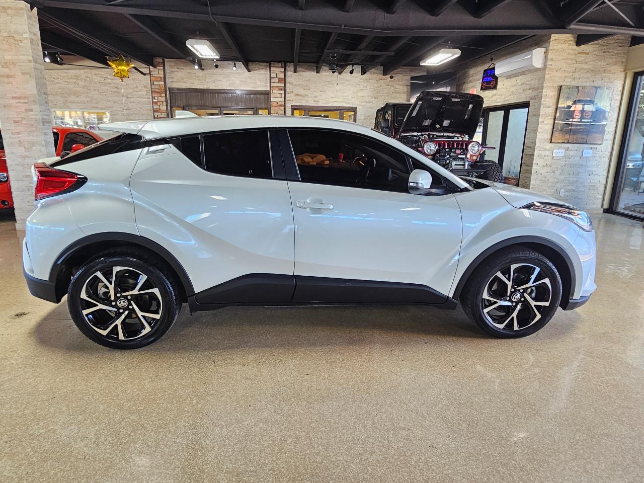 Toyota C-HR LE FWD (Natl) 2020