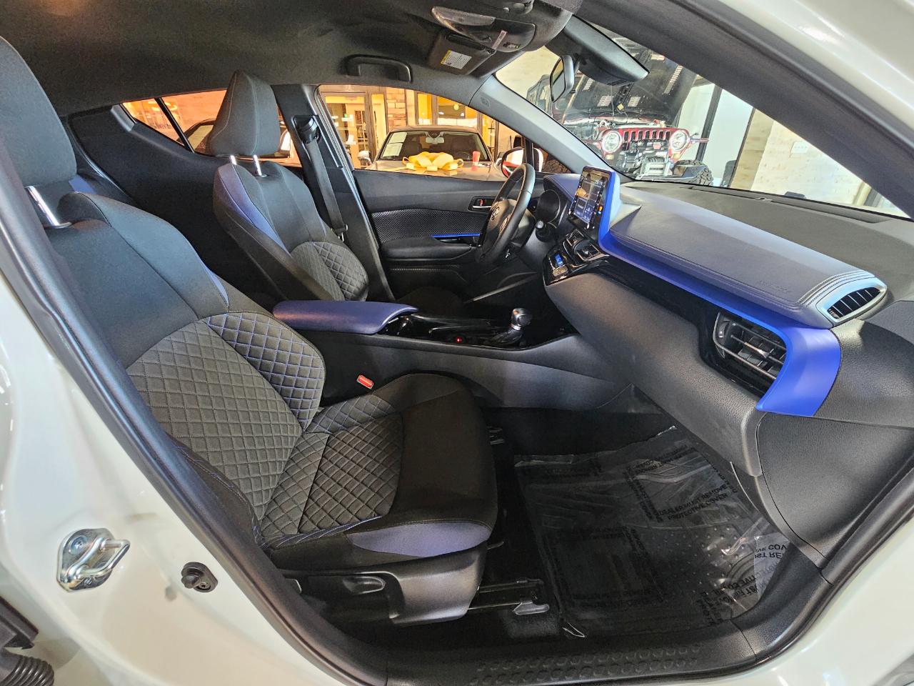 Toyota C-HR LE FWD (Natl) 2020