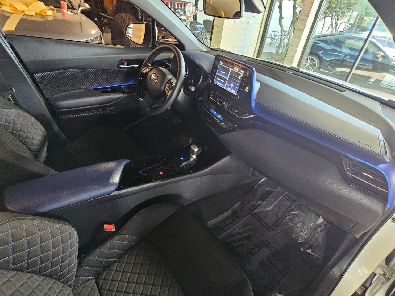 Toyota C-HR LE FWD (Natl) 2020