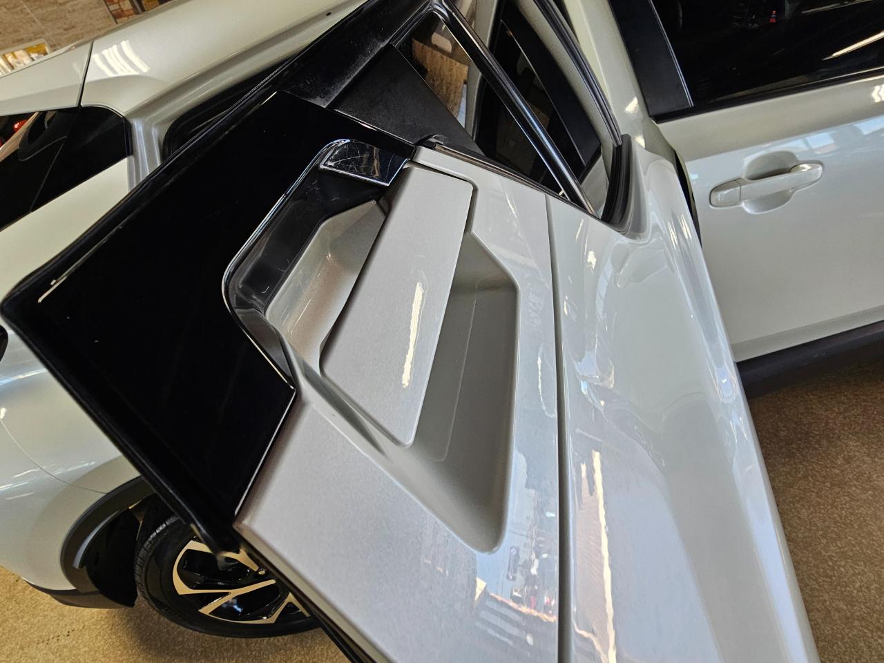 Toyota C-HR LE FWD (Natl) 2020