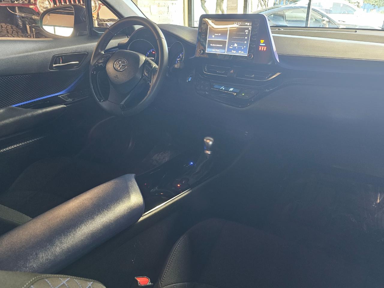 Toyota C-HR LE FWD (Natl) 2020