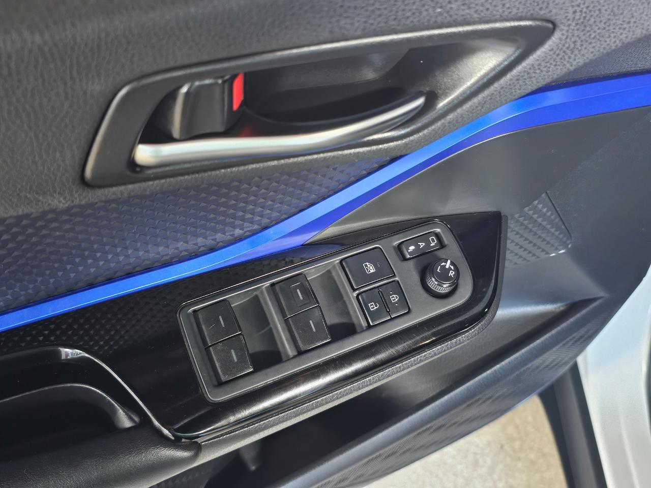 Toyota C-HR LE FWD (Natl) 2020